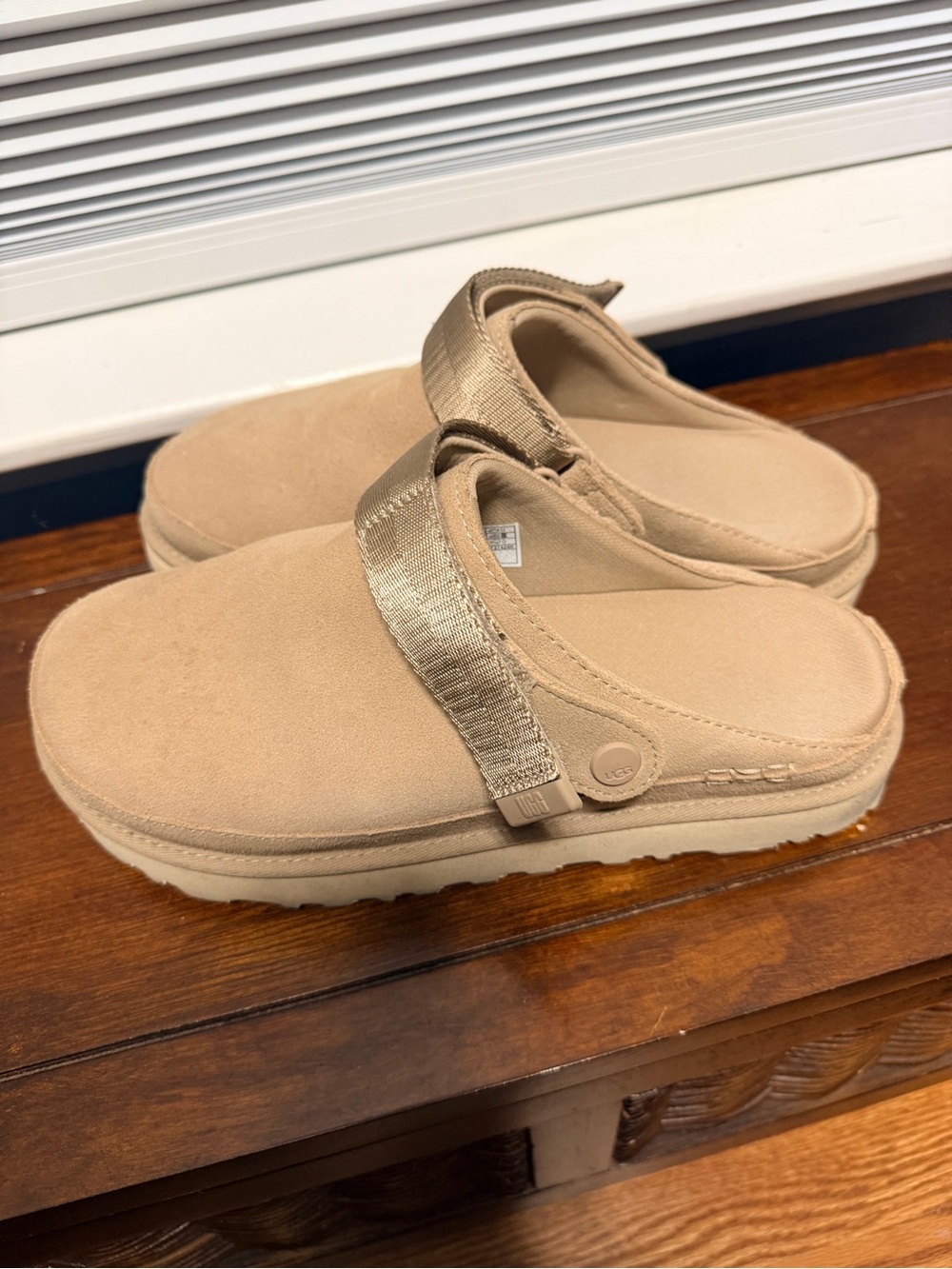 Ugg clogs